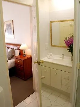 **** Aparthotel Majestic Old Lion Apartments North Adelaide Australia