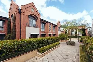Majestic Old Lion Apartments North Adelaide 4*,