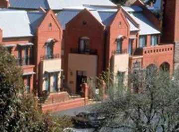 Majestic Old Lion Apartments North Adelaide Aparthotel